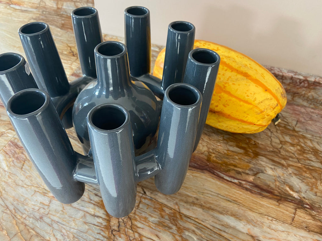 Design vase by studio Roderick Vos - gray Homeware Days of Tumult 