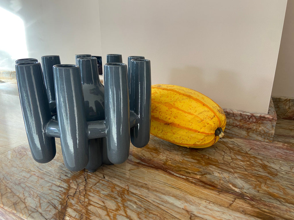 Design vase by studio Roderick Vos - gray Homeware Days of Tumult 